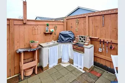 1944 Santiam Dr, Woodburn, OR 97071 - Photo 28