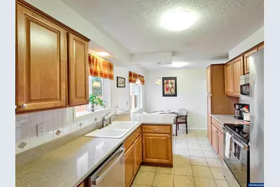 1944 Santiam Dr, Woodburn, OR 97071 - Photo 10