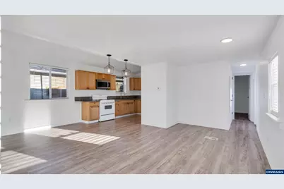 1768 38th Pl NE, Salem, OR 97305 - Photo 4