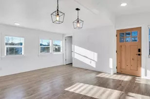 1768 38th Pl NE, Salem, OR 97305 - Photo 2