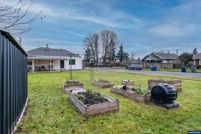 590 Monmouth St, Independence, OR 97351 - Photo 4