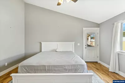 1075 12th St, Sweet Home, OR 97386 - Photo 14