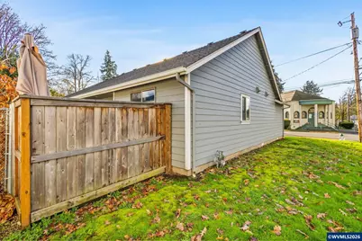 1075 12th St, Sweet Home, OR 97386 - Photo 22