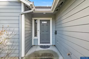 1075 12th St, Sweet Home, OR 97386 - Photo 2