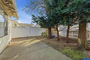 1350 Dogwood Dr, Woodburn, OR 97071 - Photo 28