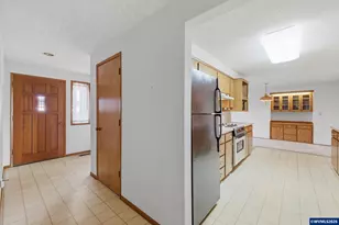 1350 Dogwood Dr, Woodburn, OR 97071 - Photo 8