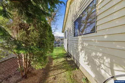 1350 Dogwood Dr, Woodburn, OR 97071 - Photo 26