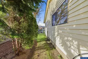 1350 Dogwood Dr, Woodburn, OR 97071 - Photo 26