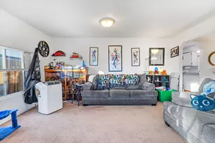 705 W B St, Lebanon, OR 97355 - Photo 4