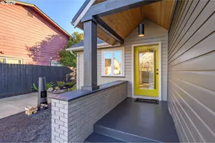 326 NE 8th St, McMinnville, OR 97128 - Photo 6