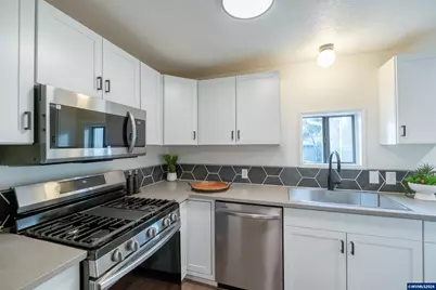 560 Hansen Av S, Salem, OR 97302 - Photo 12