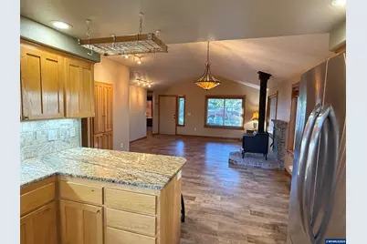 210 S 2nd St, Carlton, OR 97111 - Photo 14