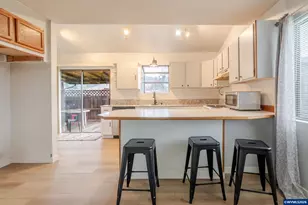 410 SW Broadway St, Mill City, OR 97360 - Photo 12