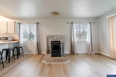 410 SW Broadway St, Mill City, OR 97360 - Photo 10