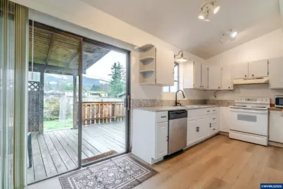 410 SW Broadway St, Mill City, OR 97360 - Photo 16