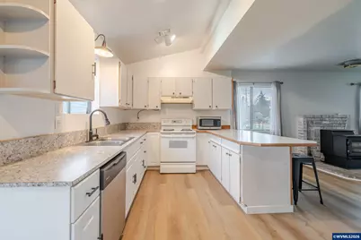 410 SW Broadway St, Mill City, OR 97360 - Photo 14
