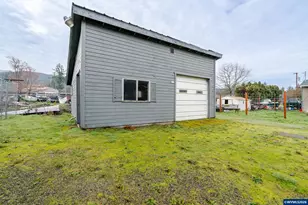 410 SW Broadway St, Mill City, OR 97360 - Photo 30