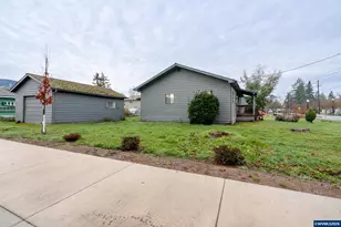 410 SW Broadway St, Mill City, OR 97360 - Photo 24