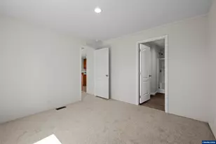 3054 Surfwood Dr NE, Salem, OR 97305 - Photo 10