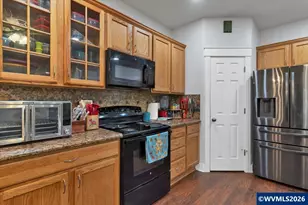 888 Morning Glory St, Independence, OR 97351 - Photo 10