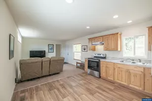 141 S 17th St, Independence, OR 97351 - Photo 8