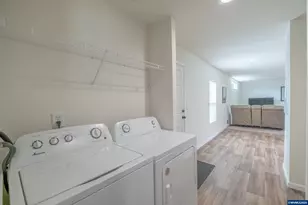 141 S 17th St, Independence, OR 97351 - Photo 18