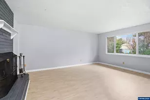 349 NE 18th St, Gresham, OR 97030 - Photo 4