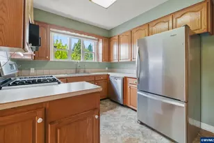 1350 NW Springhill Dr, Albany, OR 97321 - Photo 10