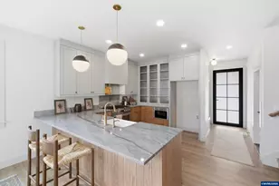 664 NW Crater Lk Dr, Dallas, OR 97338 - Photo 12