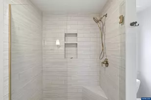 664 NW Crater Lk Dr, Dallas, OR 97338 - Photo 38