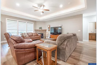 425 NW Crater Lake Dr, Dallas, OR 97338 - Photo 8