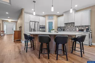 425 NW Crater Lk Dr, Dallas, OR 97338 - Photo 10