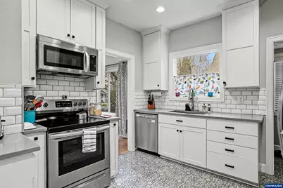 1050 Summer St NE, Salem, OR 97301 - Photo 14