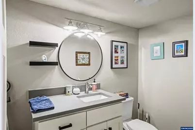 1050 Summer St NE, Salem, OR 97301 - Photo 26