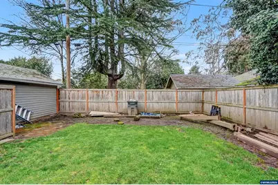 1050 Summer St NE, Salem, OR 97301 - Photo 30