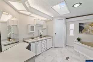 925 New Haven Dr NE, Salem, OR 97317 - Photo 24