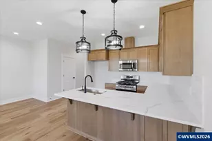 595 NE Evergreen Ave, Dallas, OR 97338 - Photo 20