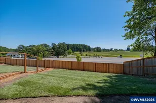 595 NE Evergreen Ave, Dallas, OR 97338 - Photo 14