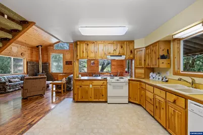 1470 East Willis Creek Rd, Winston, OR 97496 - Photo 24