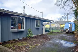 615 E Burnett St St, Stayton, OR 97383 - Photo 2