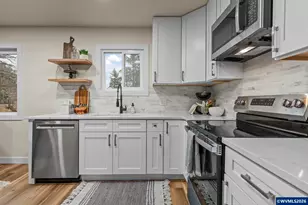 790 Hansen Ave S, Salem, OR 97392 - Photo 16