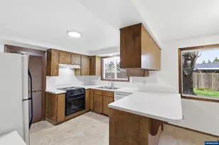 1937 Wimbledon Ct NW, Salem, OR 97304 - Photo 12