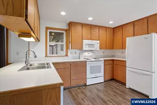 424 SW Augustus Dr, Dallas, OR 97338 - Photo 12