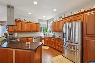 968 Eisenhower Dr NW, Salem, OR 97304 - Photo 16