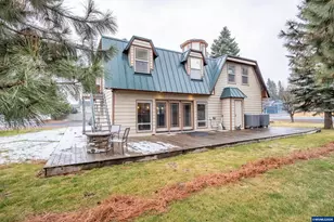 215 S Spruce St, Sisters, OR 97759 - Photo 1