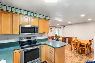 662 Wilson St, Woodburn, OR 97071 - Photo 8