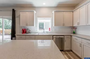 7173 SE Cheryl Ct, Corvallis, OR 97330 - Photo 8