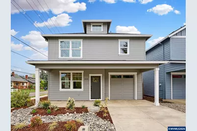 818 Pine St, Silverton, OR 97381 - Photo 1