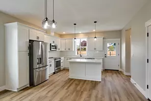818 Pine St, Silverton, OR 97381 - Photo 6