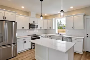 818 Pine St, Silverton, OR 97381 - Photo 8